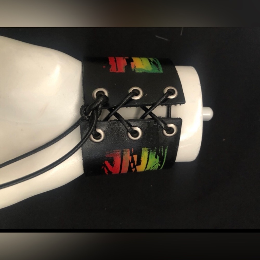 Leather cuff - Picture 3 of 3